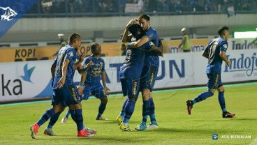 Persib Vs Persipura: Gol Penalti Essien Menangkan Maung Bandung