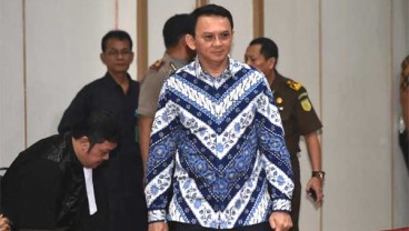 Hakim Vonis Ahok 2 Tahun Penjara