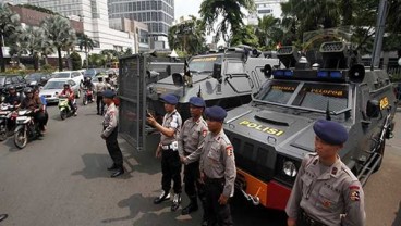 AHOK DIVONIS 2 TAHUN : Barracuda dan Water Canon Siaga di Rutan Cipinang