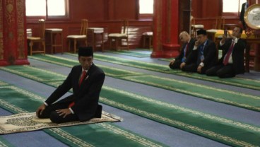 LAPORAN DARI BEIJING: Presiden Jokowi Sempatkan Salat di Masjid Niujie