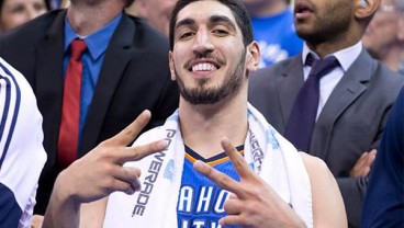 Atlet NBA Enes Kanter Kunjungi Indonesia