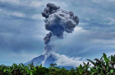 Gunung Sinabung Kembali Meletus Semburkan Material 4 KM