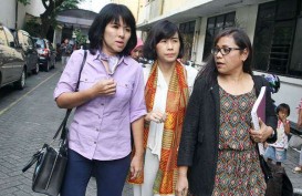 Veronica Tan Menangis Bacakan Surat Ahok