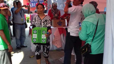 IPC Car Terminal Salurkan CSR Bagi Warga Kalibaru