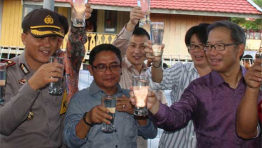 Panasonic Serahkan Power Supply Station untuk Sumbawa