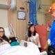 BOM MANCHESTER: Ratu Elizabeth Temui Korban di Rumah Sakit