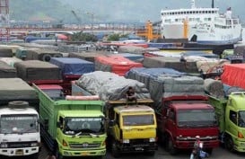 Pintu Masuk Penumpang,  Kendaraan Kecil dan Truk di Merak Dipisah