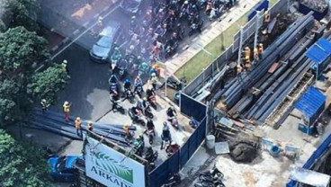 Besi Melintang di TB Simatupang Sudah Dievakuasi, Lalin Normal