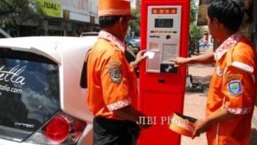 PENDAPATAN PERPARKIRAN DKI: Parkir Meter, Gaya Parkir Baru Ibu Kota