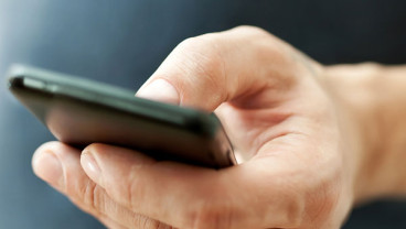 Main Ponsel Terlalu Lama Picu Penyakit Smartphone Thumb