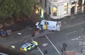 TEROR LONDON BRIDGE: Van Putih Seruduk Warga. 6 Orang Tewas