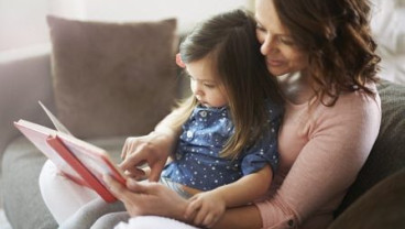 Dampingi Anak Membaca Buku Dapat Mempertajam Otak Anak