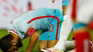 Hajar Wartawan di Pesawat, Arda Turan Mundur dari Timnas Turki