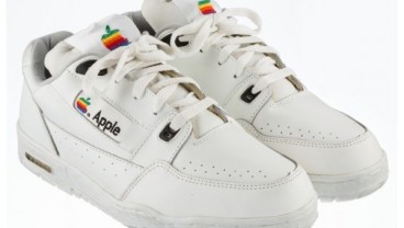 Pernah Produksi Sepatu, Apple Lelang Sneaker Putih Ini Mulai Rp195 Juta