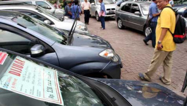 MOBIL BEKAS: PEDAGANG PANEN REZEKI