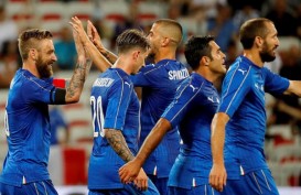 Dua Blunder Gimenez, Italia Habisi Uruguay 3-0