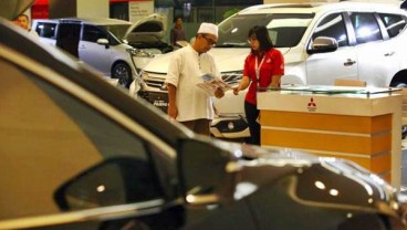 PENJUALAN MOBIL : Perang Promo Jelang Lebaran