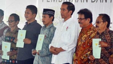 Kunker ke Tasik, Jokowi Pakai Sepatu Kets