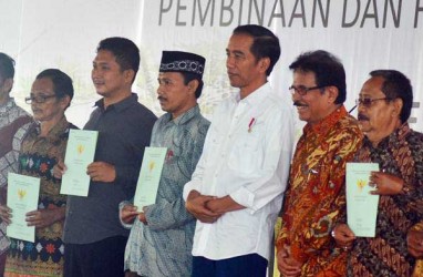 Kunker ke Tasik, Jokowi Pakai Sepatu Kets