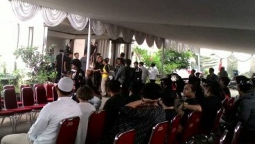 JULIA PEREZ MENINGGAL : Dimakamkan Setelah Ashar di TPU Pondok Rangon