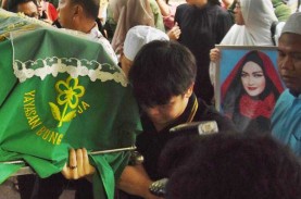 JULIA PEREZ MENINGGAL: Begini Firasat Para Sahabat