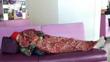 Mensos Tidur di Bandara, Foto Menyebar di Instagram