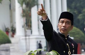 Blusukan ke Rawa Bebek, Jokowi Ikut Bagi-Bagi Sembako Bareng BRI