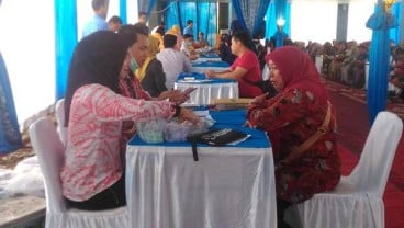 Ratusan Warga Antre Tukar Uang di Bank Indonesia Pekanbaru