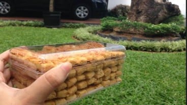 KUE KERING LEBARAN: Petuah Ibu Senjata Raup Cuan