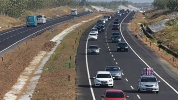 Pengemudi Diduga Mengantuk, Bus Terbalik di Tol Cipali