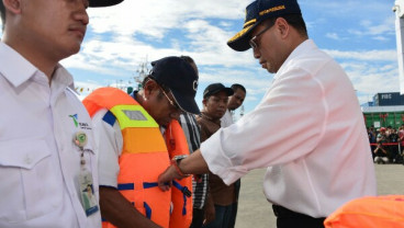 Jelang Arus Mudik, Pelindo IV Sumbang 1.000 Life Jacket