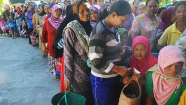 Toba Pulp Lestari Salurkan 500 Paket Sembako di Tapanuli Selatan