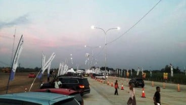 Pemudik Yang Melintas Jalan Tol Fungsional Gringsing Agar Atur Kecepatan Kendaraan