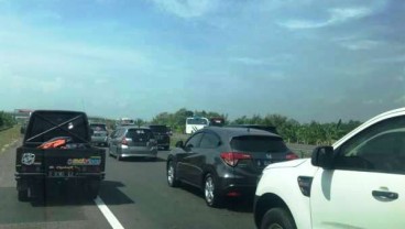 Pukul 11:30 WIB: Butuh 20 Menit Keluar Tol Palimanan, Kemacetan Berlanjut