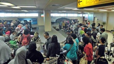 Pariwisata Sumbar Dikenalkan Kepada Pemudik di Bandara Minang