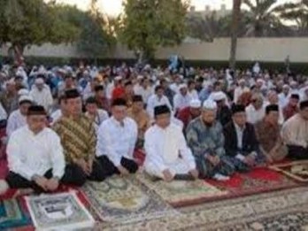 Jemaah Naqsabandiyah Padang Laksanakan Sholat Id Hari Ini