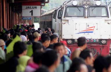 MUDIK LEBARAN 2017: Padat, Stasiun KA Senen Terapkan Pembagian Zona