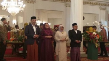 Kompak Bersarung dan Berjas, Jokowi & Jusuf Kalla Gelar 'Open House'