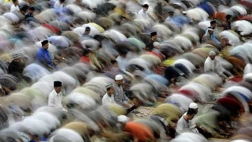 Turis Padati Masjid di Denpasar Saat Shalat Ied