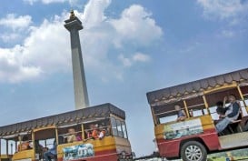 LIBUR LEBARAN: Warga Dari Luar Jakarta Berbondong ke Monas