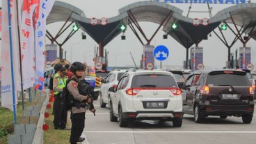 MUDIK LEBARAN 2017: Mengular di Gerbang Tol Palimanan