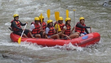 OBAMA BERLIBUR KE BALI: Sekeluarga Coba Arung Jeram di Sungai Ayung