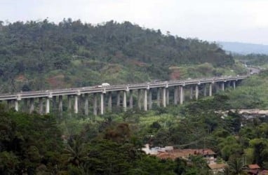 Akses Tol Dari Jakarta Menuju Kota Bandung Padat