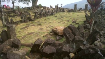 LIBUR LEBARAN: Ribuan Pengunjung Padati Situs Gunung Padang