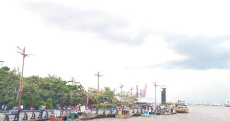 Taman Alun-Alun Kapuas di Pontianak, Kalimantan Barat./Bisnis.com-Yanuarius Viodeogo 