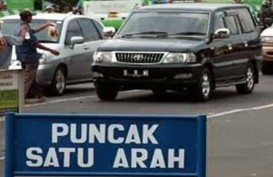 Jalur Puncak - Cianjur Macet Total Hingga Belasan Kilometer