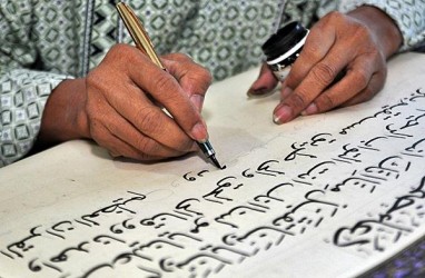 Kaligrafer Libanon Salin Al-Quran Menggunakan Huruf Diwani