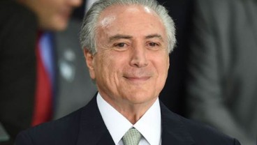 Nekat, Anak Muda Ini  Menabrakan Mobilnya ke Rumah Presiden Brasil