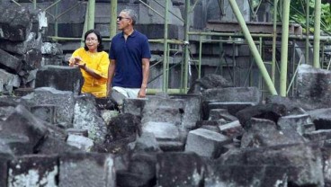 Obama Beberapa Kali Swafoto dengan Agastya di Prambanan