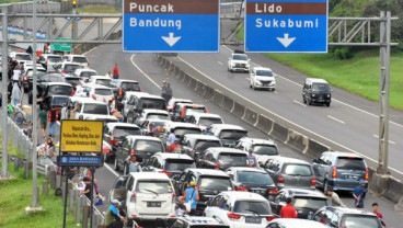 Jelang Sore, Jalur Puncak Satu Arah